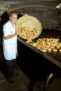 Los que no podemos comprar pan, nos conformamos con las tortas